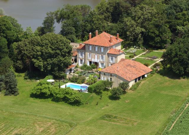 Photo Bed and breakfast Vergoignan Château de lahitte
