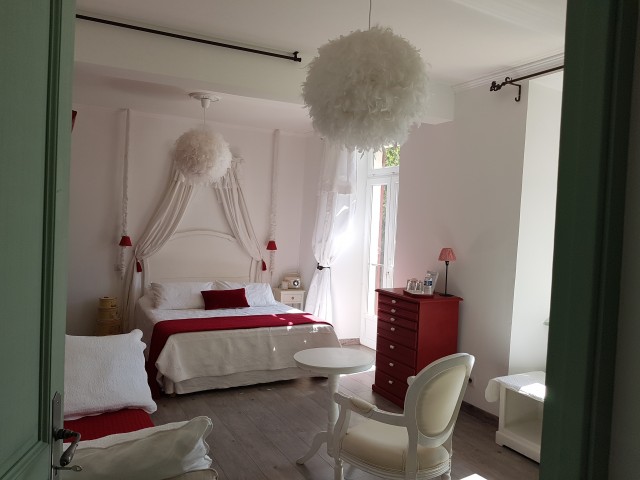 Photo Bed and breakfast Chateauneuf de gadagne L'oréliane en provence